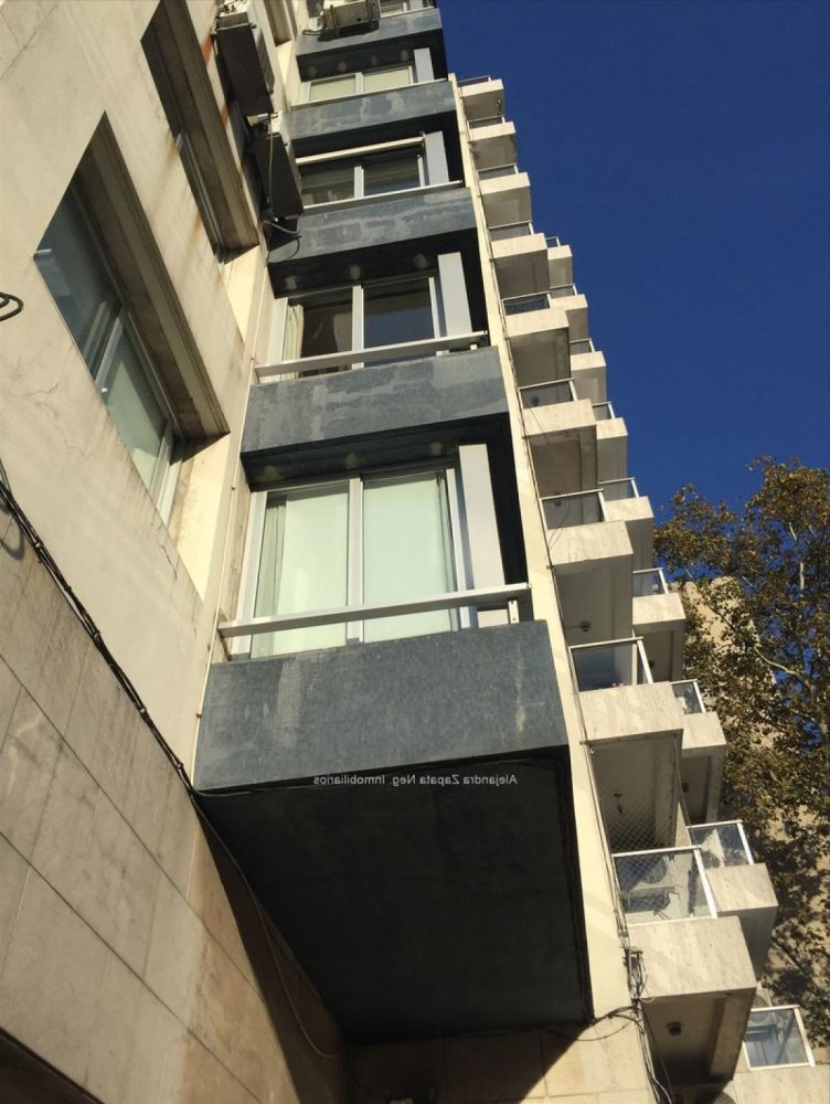 Oficina de 5 dormitorios en Montevideo, Uruguay No. 13322