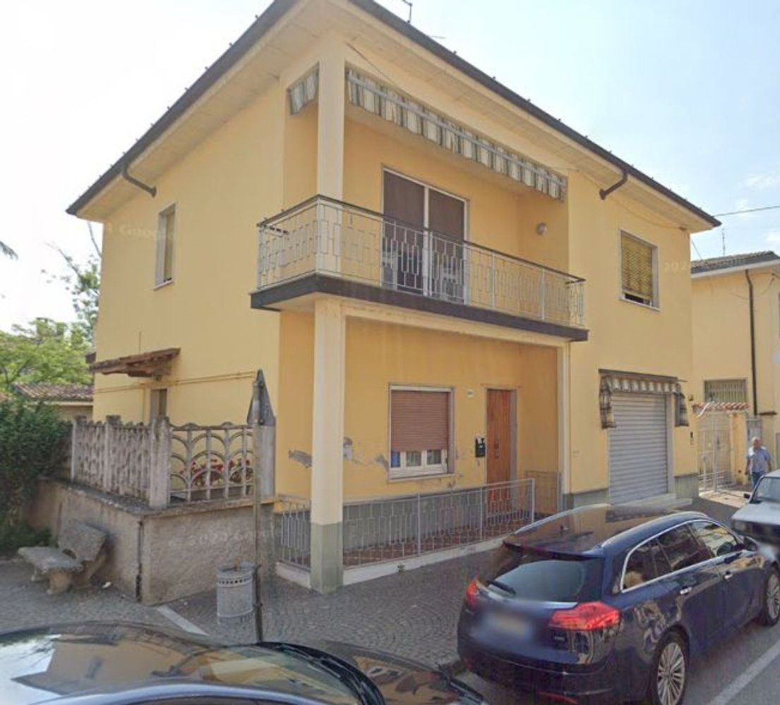 3 rooms Apartment in Senna Lodigiana, Italy No. 257825