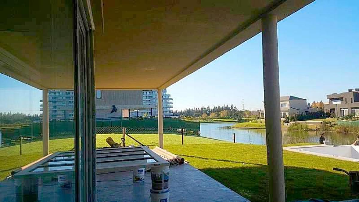 4 bedrooms House in Tigre, Argentina No. 60191