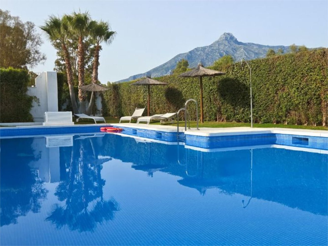 Apartamento de 2 dormitorios en Marbella, Spain No. 260208