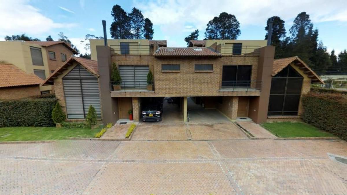 Casa de 3 dormitorios en Cundinamarca, Colombia No. 5221