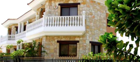 5 bedrooms Villa in Limassol, Cyprus No. 7597 8