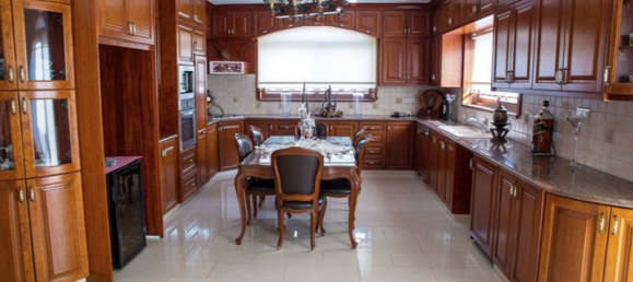 5 bedrooms Villa in Limassol, Cyprus No. 7597 3