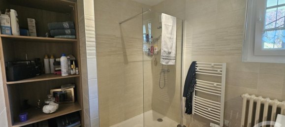 Casa de 3 dormitorios en Montreuil, France No. 61522 8