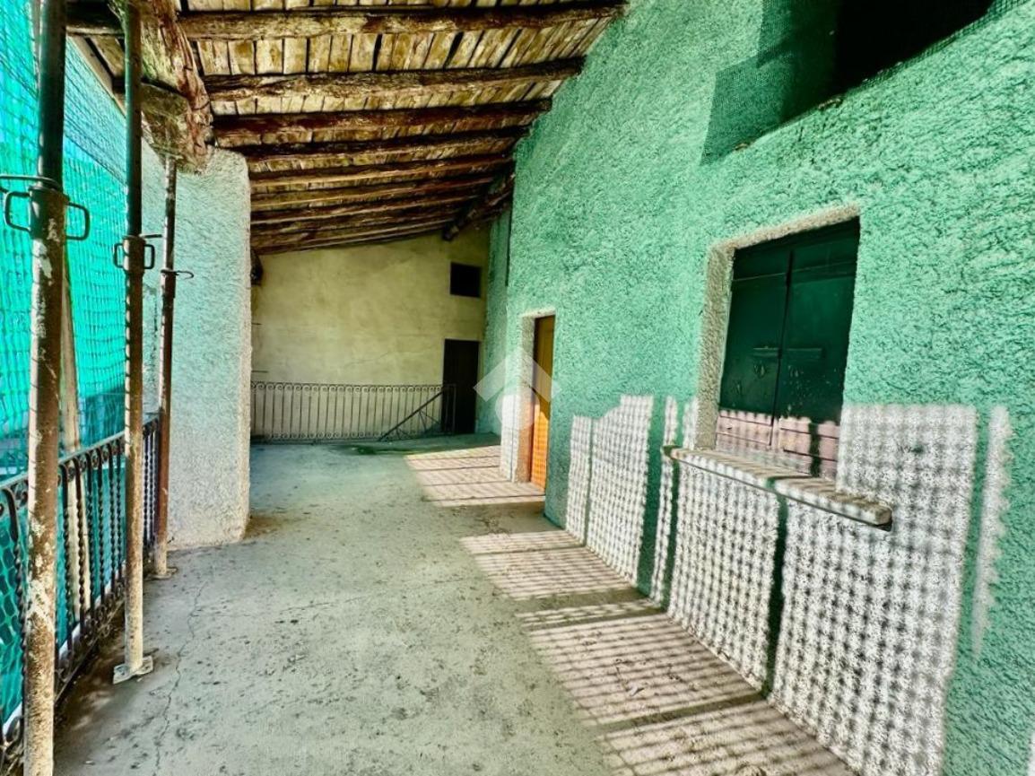 Casa de 5 divisões em Calcinate, Italy N.º 111137