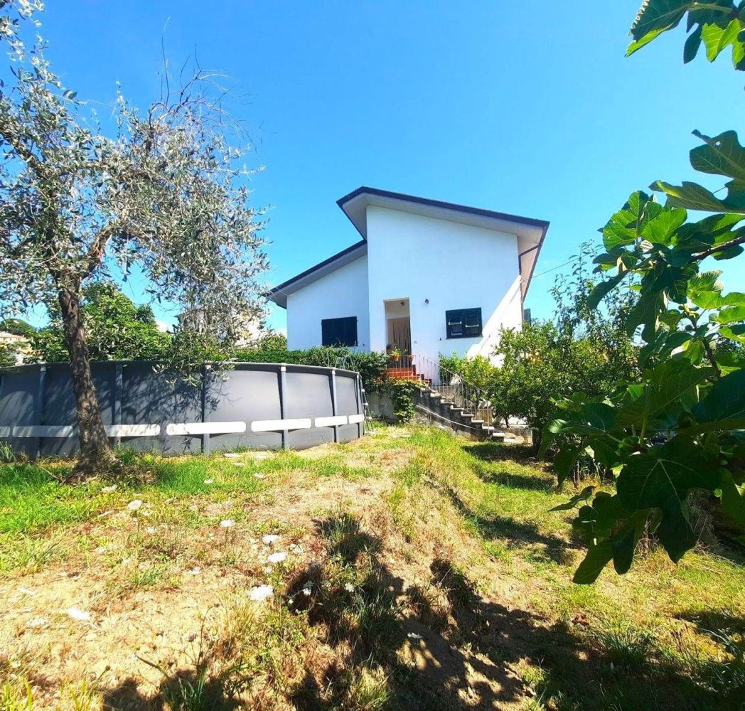 5 Schlafzimmer Haus in Follo, Italy, Nr. 332897