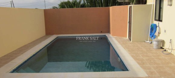 3 bedrooms Villa in Swieqi, Malta No. 8670 2