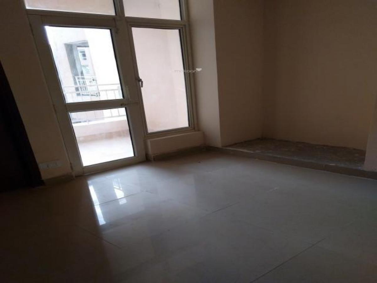 Дом с 2 спальнями в Нойда, Индия № 68117