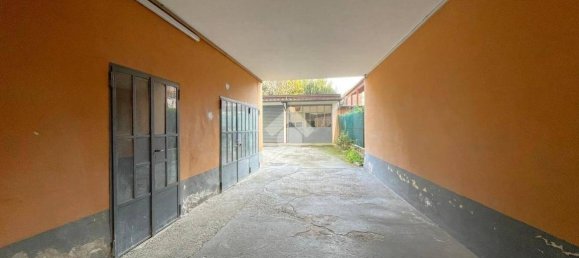 5 rooms Building in Chivasso, Italy No. 72922 3