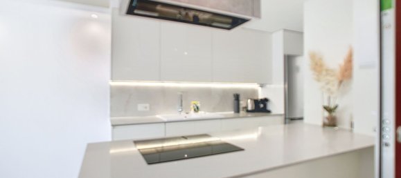 Apartamento de 3 dormitorios en Estepona, Spain No. 147565 2