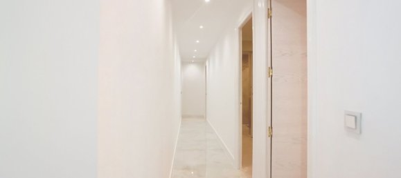 Apartamento de 3 dormitorios en Estepona, Spain No. 147565 17