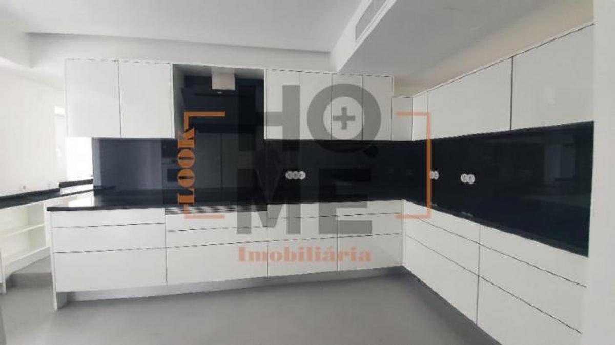 4 bedrooms Apartment in Lisbon, Portugal No. 6123