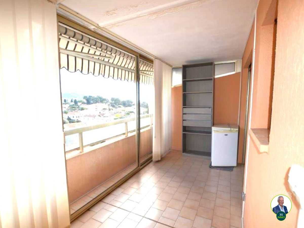 1 bedroom Apartment in Le Cannet, France No. 190234