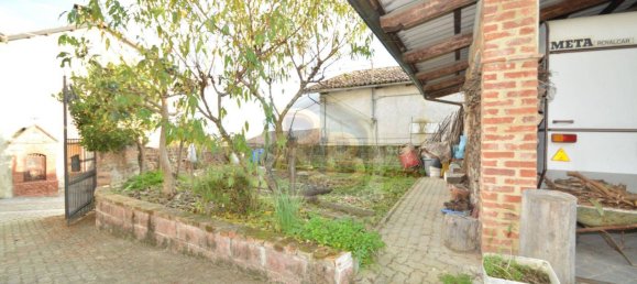 3 bedrooms House in Cerreto d'Asti, Italy No. 129653 5