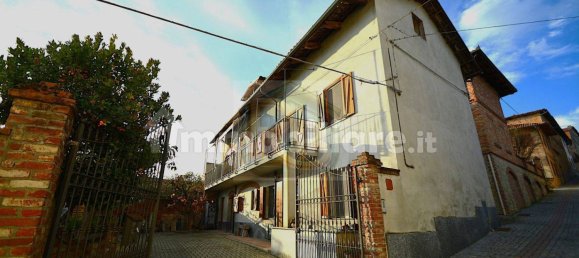 3 bedrooms House in Cerreto d'Asti, Italy No. 129653 3