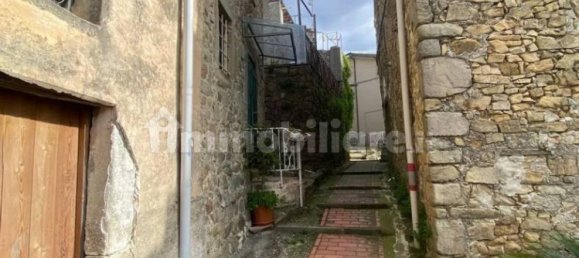 4 bedrooms Villa in Follo, Italy No. 258889 6