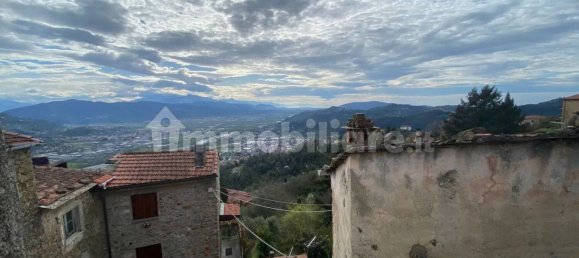 4 bedrooms Villa in Follo, Italy No. 258889 2