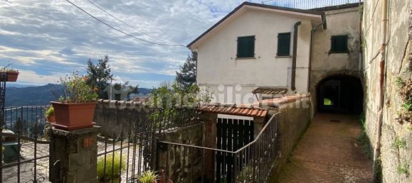 4 bedrooms Villa in Follo, Italy No. 258889 7
