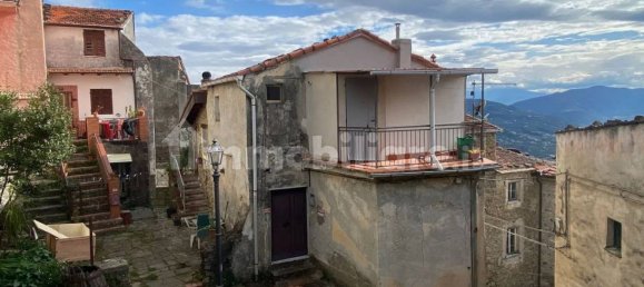 4 bedrooms Villa in Follo, Italy No. 258889 3