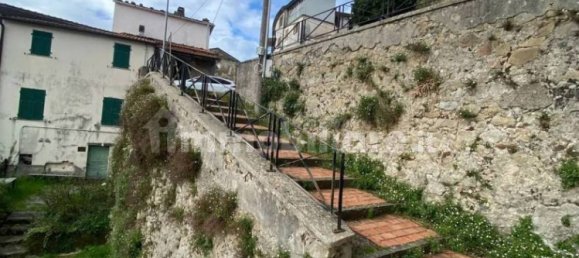 4 bedrooms Villa in Follo, Italy No. 258889 13