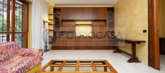 2 rooms Apartment in Cologno Monzese, Italy No. 296704 4