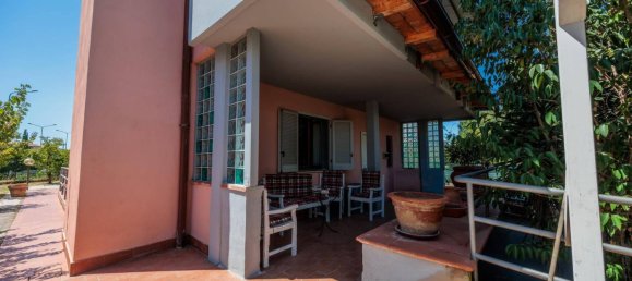 4 bedrooms Villa in Follonica, Italy No. 304776 9