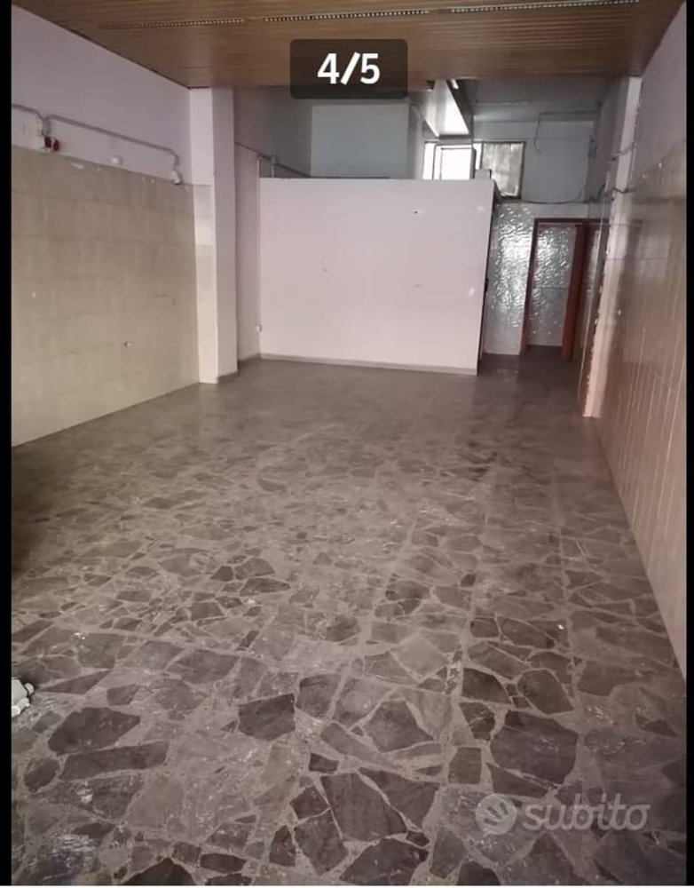 Propiedad comercial en Barletta, Italy 70 m² No. 270332