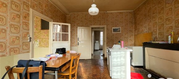 3 bedrooms Townhouse in Yrouerre, France No. 202026 6