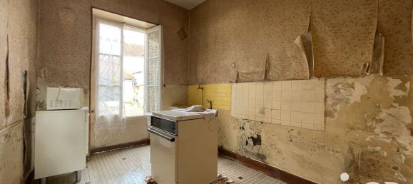 3 bedrooms Townhouse in Yrouerre, France No. 202026 2