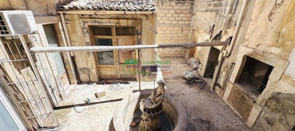 4 Schlafzimmer Haus in Vittoria, Italy, Nr. 300545 4