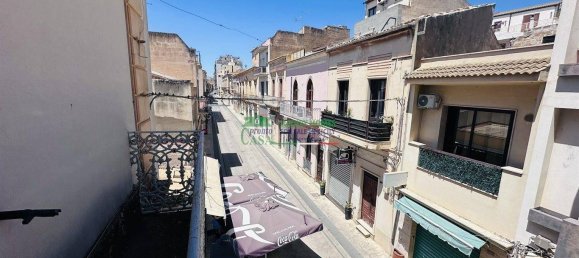 4 Schlafzimmer Haus in Vittoria, Italy, Nr. 300545 14