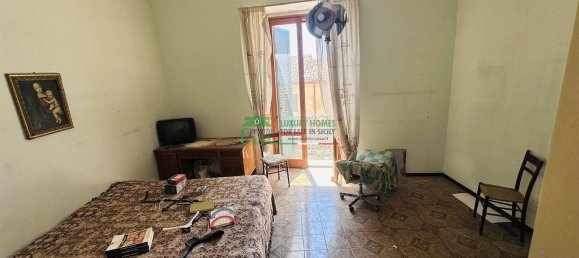 4 Schlafzimmer Haus in Vittoria, Italy, Nr. 300545 21