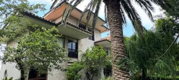 5 bedrooms House in Santander, Spain No. 153420 2