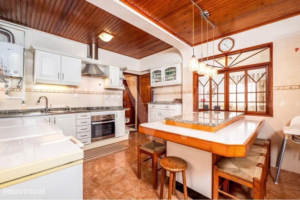 4 bedrooms Duplex in Amadora, Portugal No. 91433