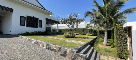 Villa de 3 dormitorios en Hua Hin, Thailand No. 70892 2