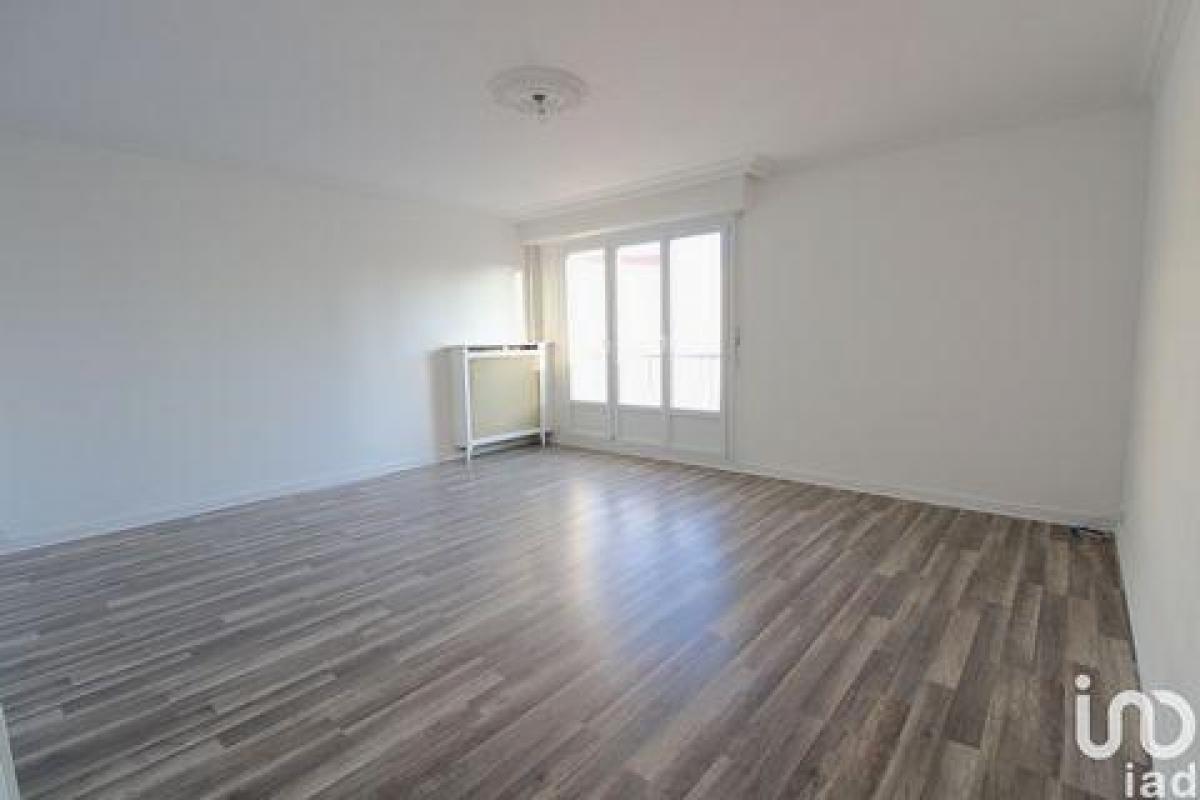 2 bedrooms Condo in Reims, France No. 28015