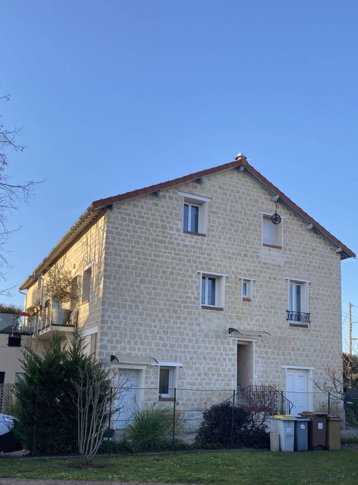 Estudio en Chatou, France No. 329954