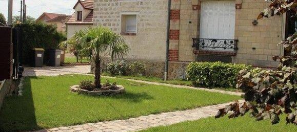 Estudio en Chatou, France No. 329954 2