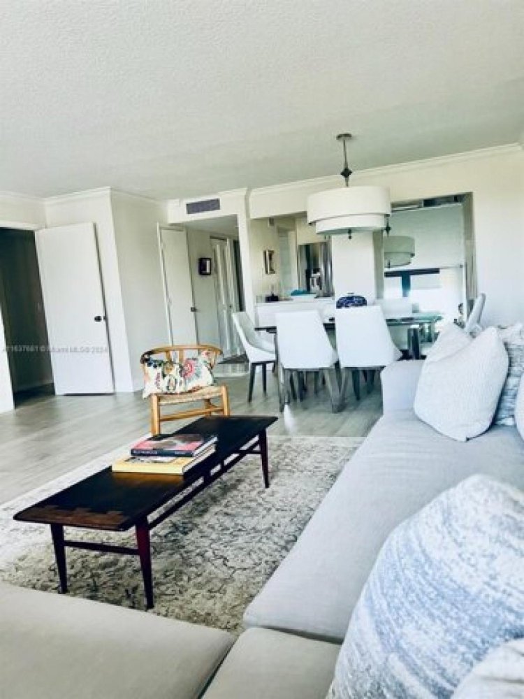 Studio in Hollywood, USA No. 398530