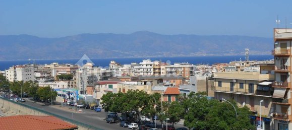 Квартира с 3 спальнями в Реджо Калабрия, Италия № 191166 16