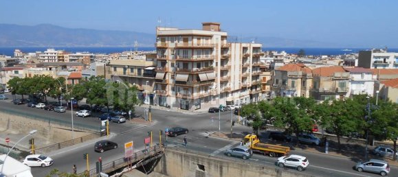 Квартира с 3 спальнями в Реджо Калабрия, Италия № 191166 14