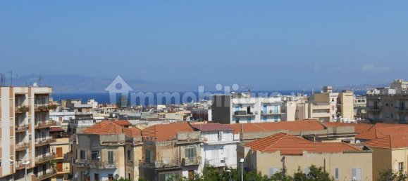 Квартира с 3 спальнями в Реджо Калабрия, Италия № 191166 2