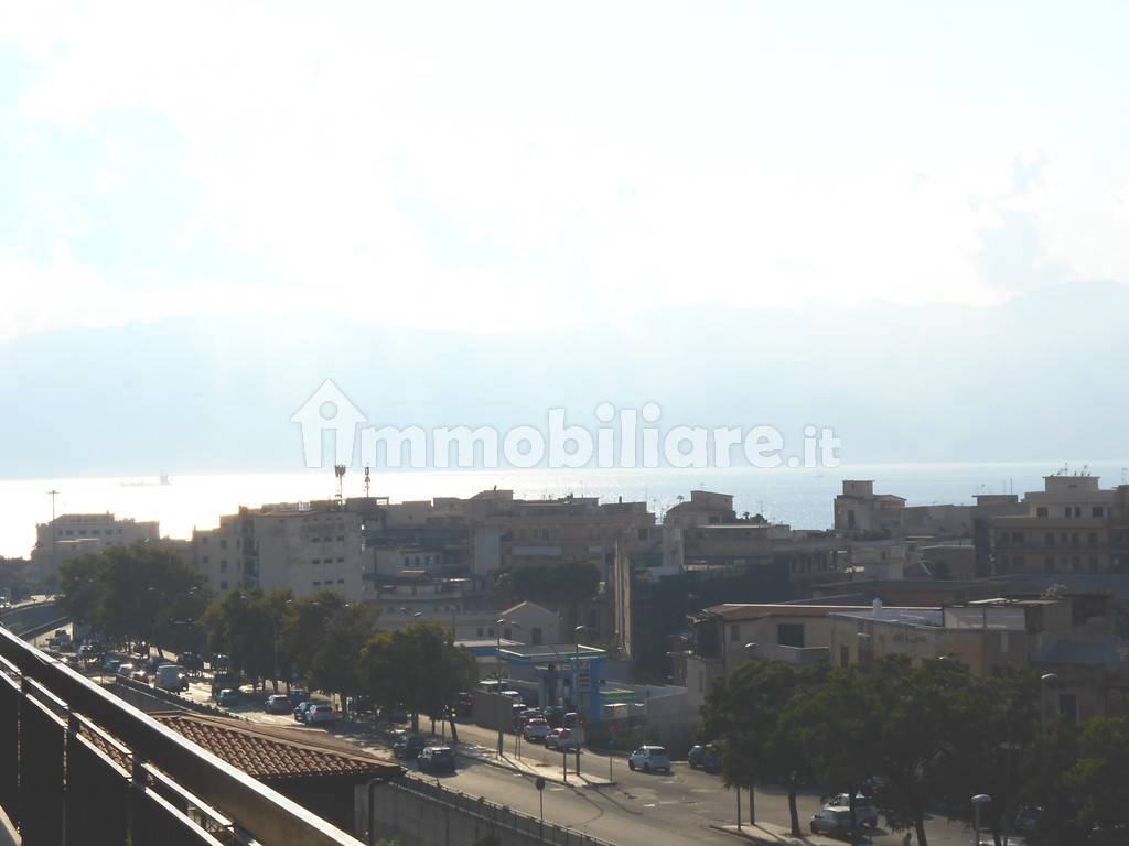 Квартира с 3 спальнями в Реджо Калабрия, Италия № 191166