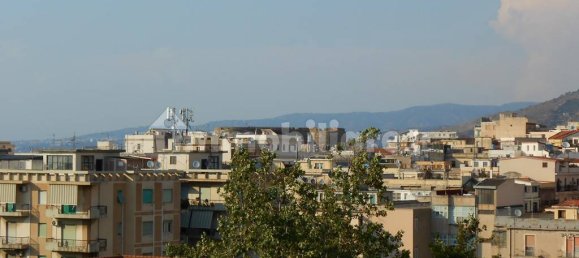 Квартира с 3 спальнями в Реджо Калабрия, Италия № 191166 6