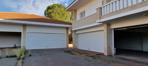 6 bedrooms Commercial property in Tseri, Cyprus No. 21476 3