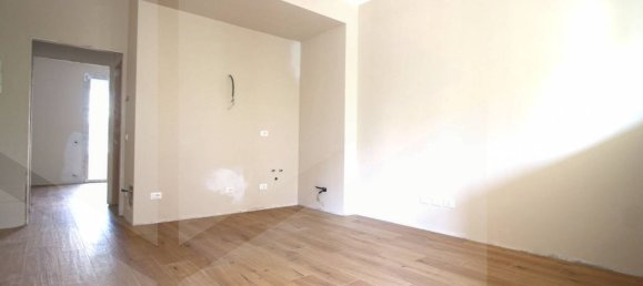 2 rooms Apartment in Pisa, Italy No. 18471 2