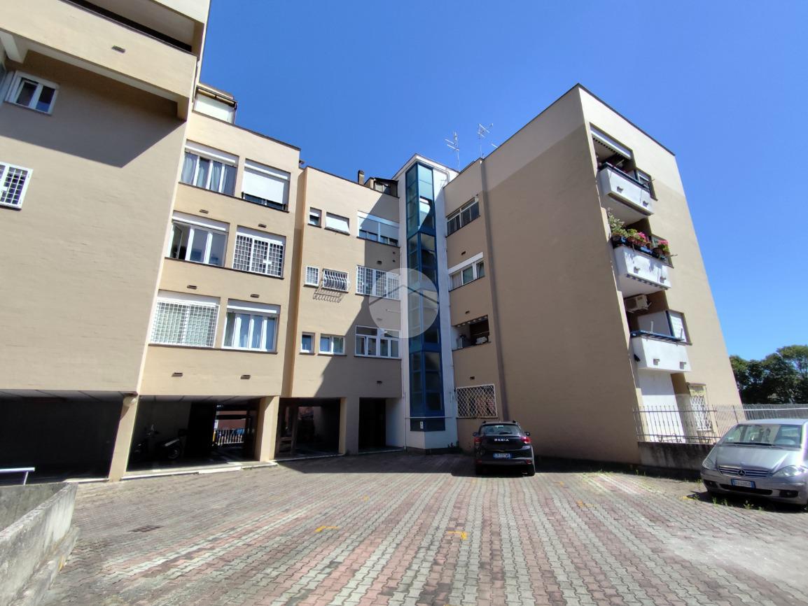 Apartamento de 4 habitaciónes en Rome, Italy No. 23329