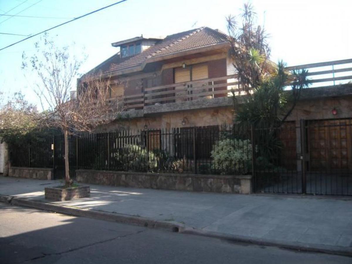 5 bedrooms House in General San Martin, Argentina No. 10917