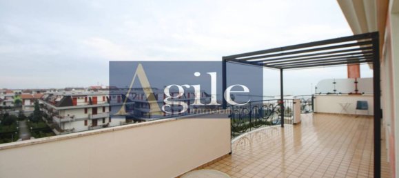 2 bedrooms Penthouse in Martinsicuro, Italy No. 343673 3