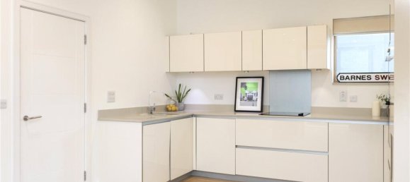 2 bedrooms Apartment in London, United Kingdom No. 3775 2